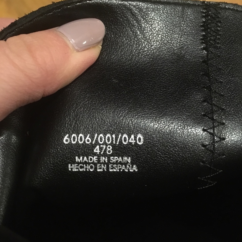 Gorgeous black suede knee high boots made in Spain - Picture 4 of 7